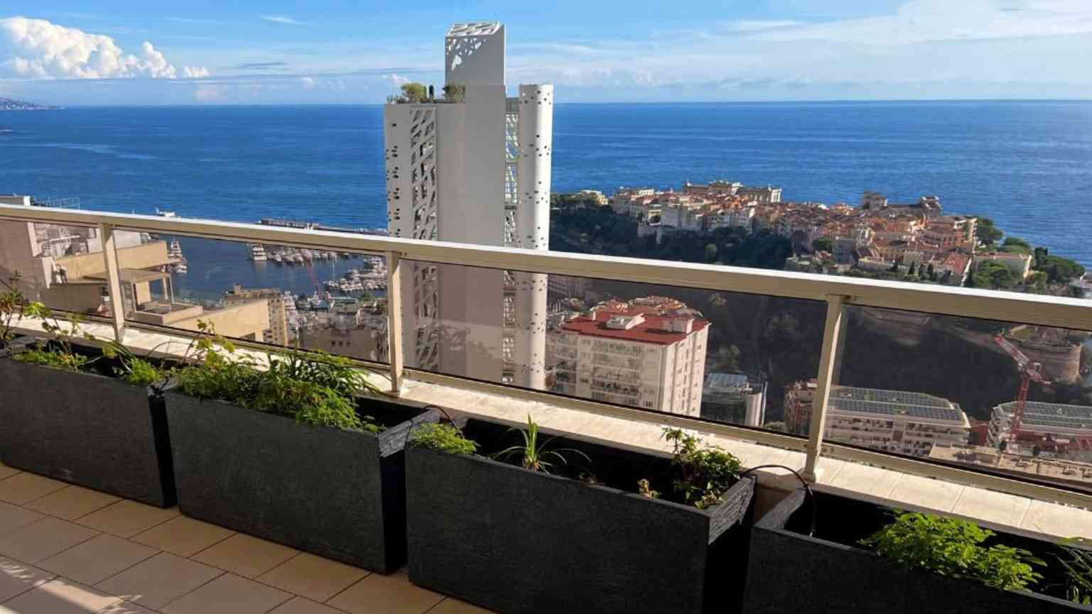                                                                                                                                         LARGE 3-4  MAIN ROOMS APARTMENT, BREATHTAKING VIEW OVER MONACO                                                                    
                                                             