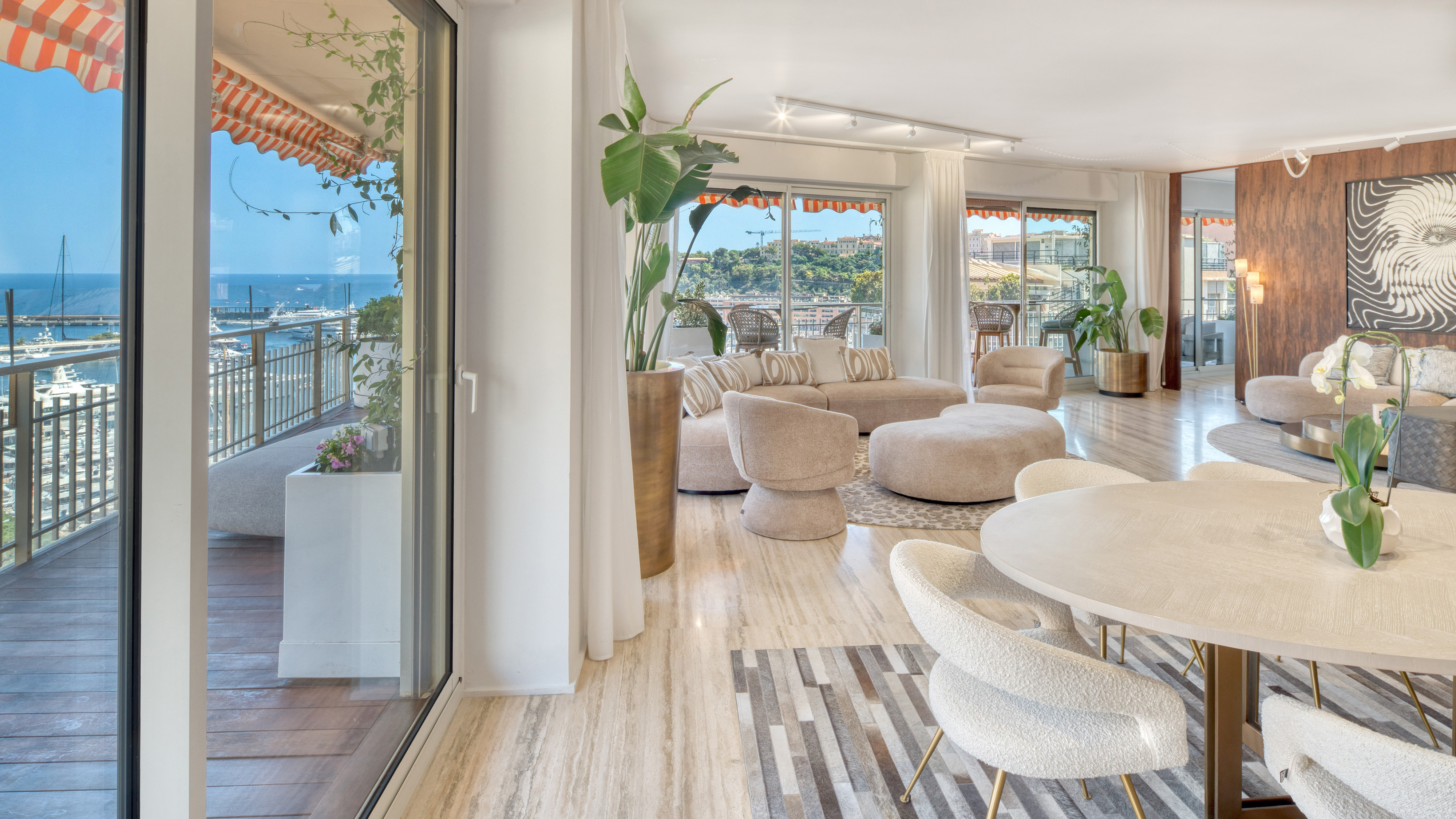 Un panorama mitico del circuito e del porto