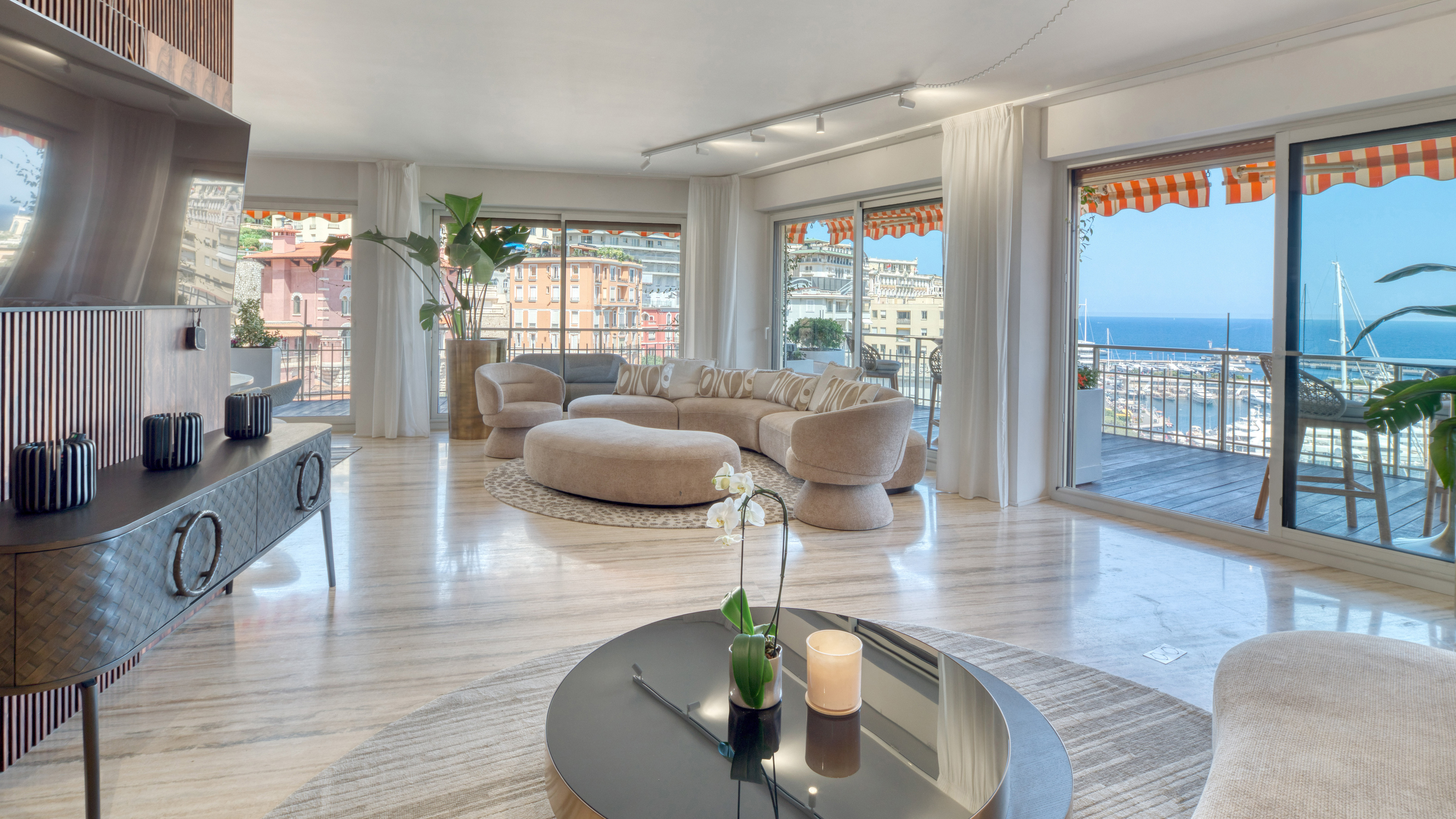 Un panorama mitico del circuito e del porto