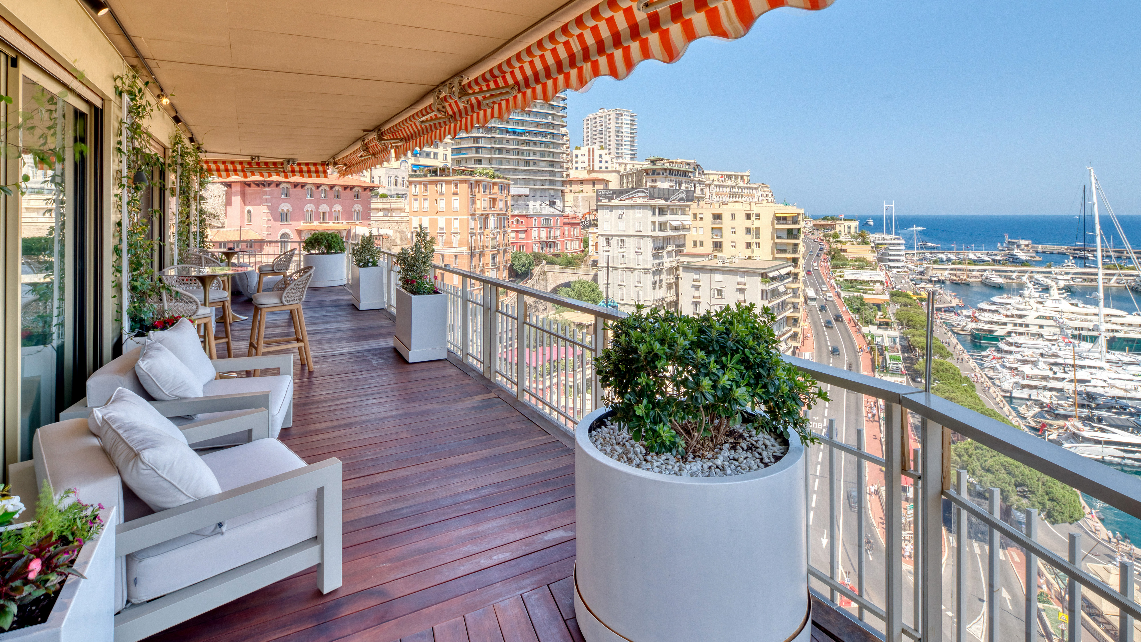 Un panorama mitico del circuito e del porto