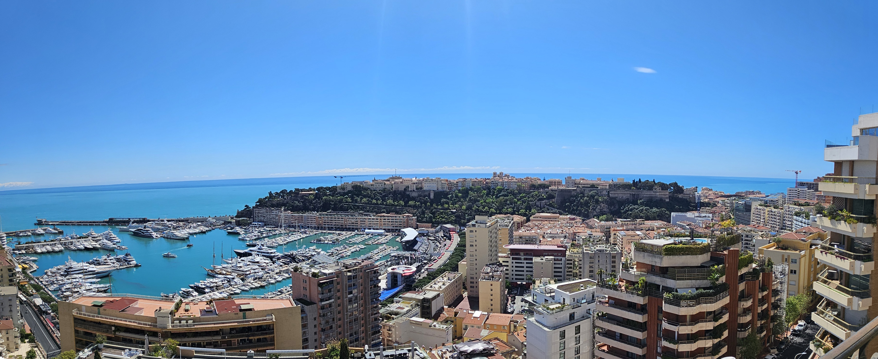 Un panorama mitico del circuito e del porto