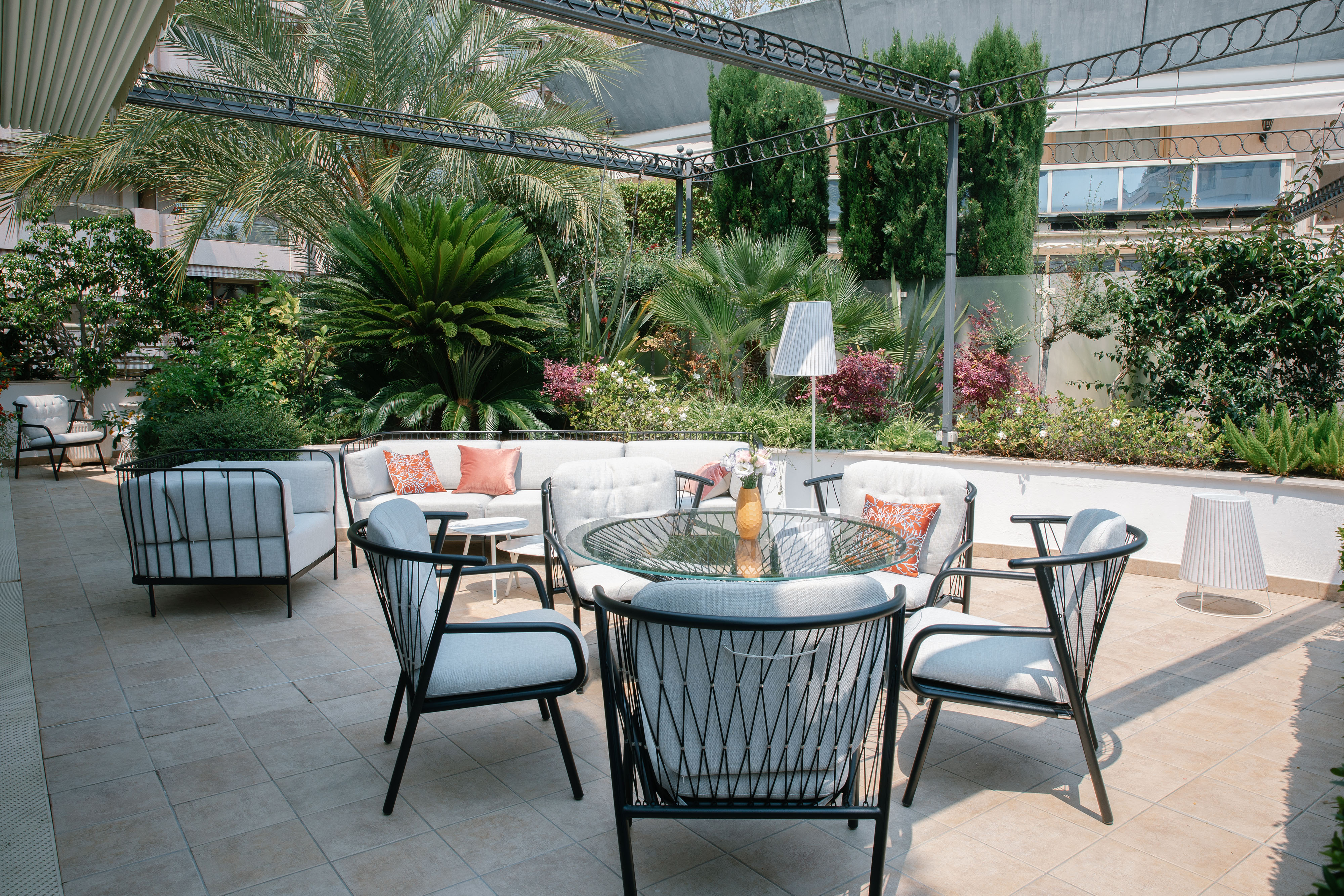 Résidence d’Exception avec Terrasse de Plain-Pied – Appartement Familial Luxueusement Rénové à Monaco