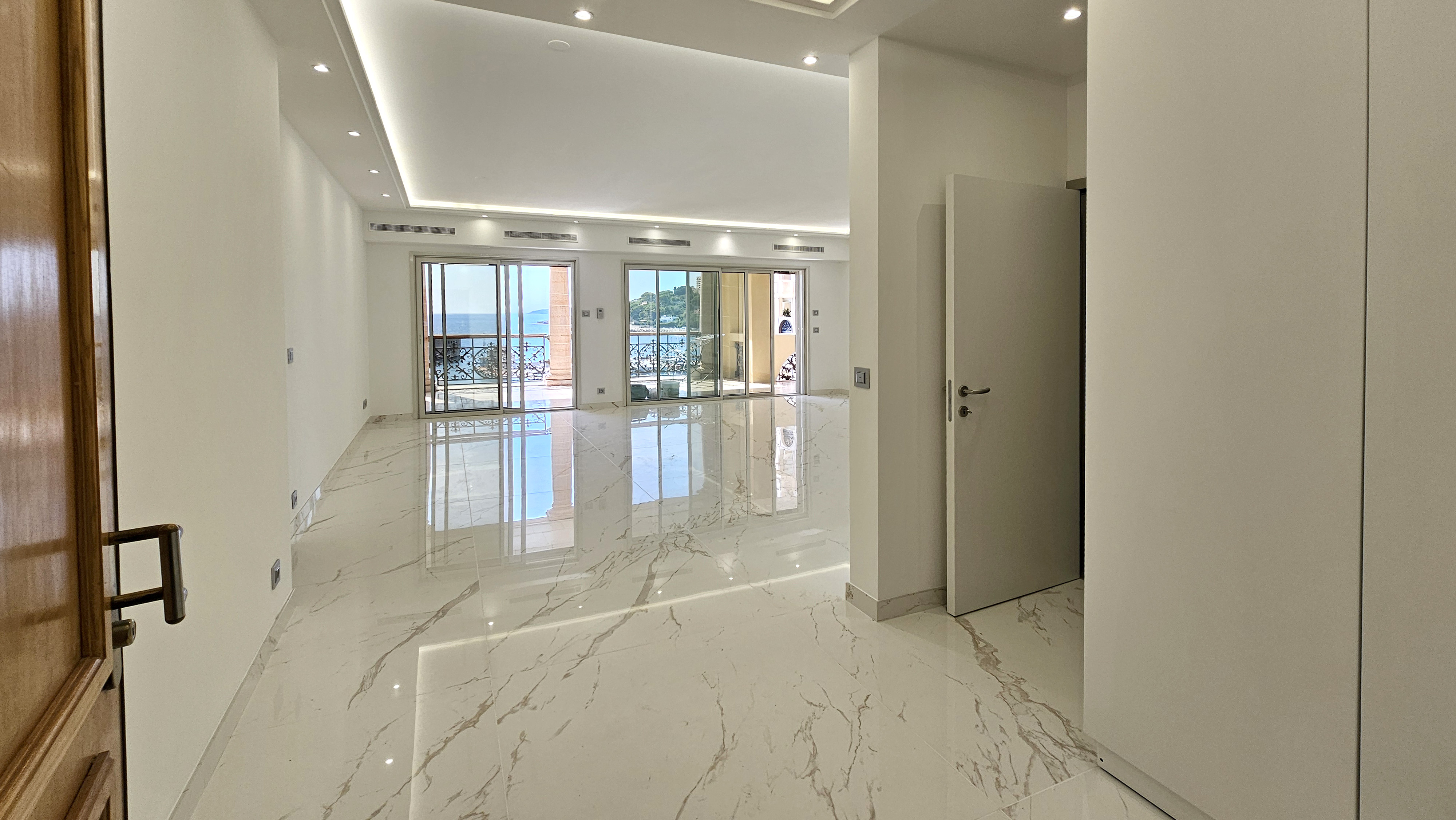 Seaside Plaza : Un Panorama Méditerranéen d'Exception