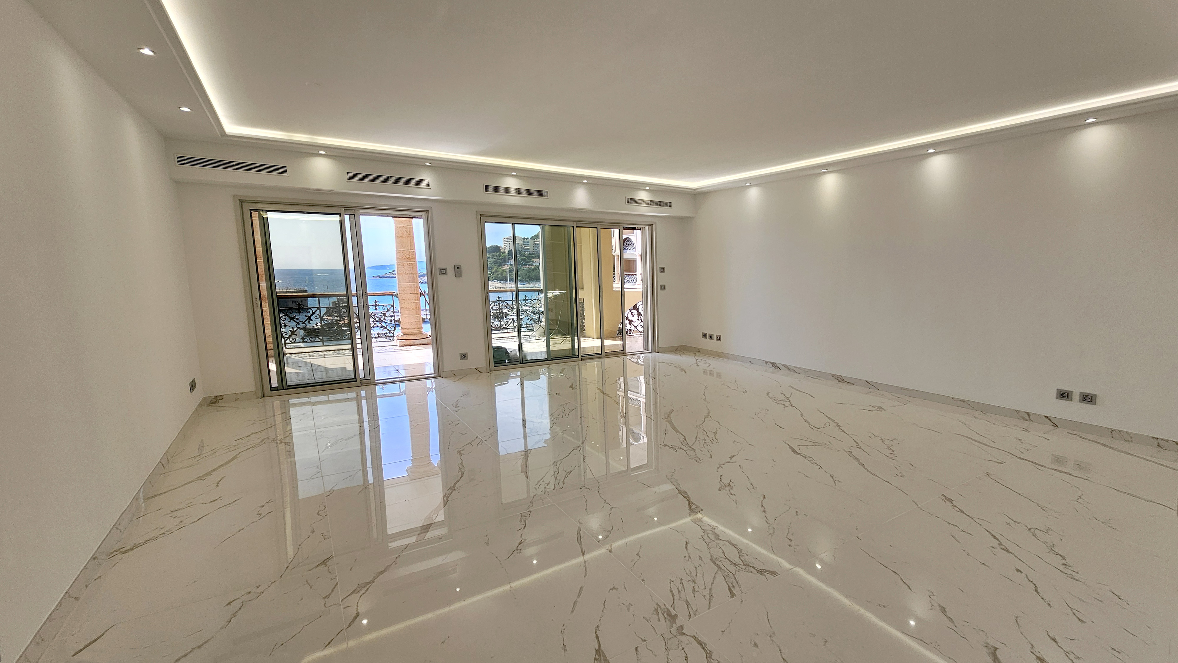 Seaside Plaza : Un Panorama Méditerranéen d'Exception