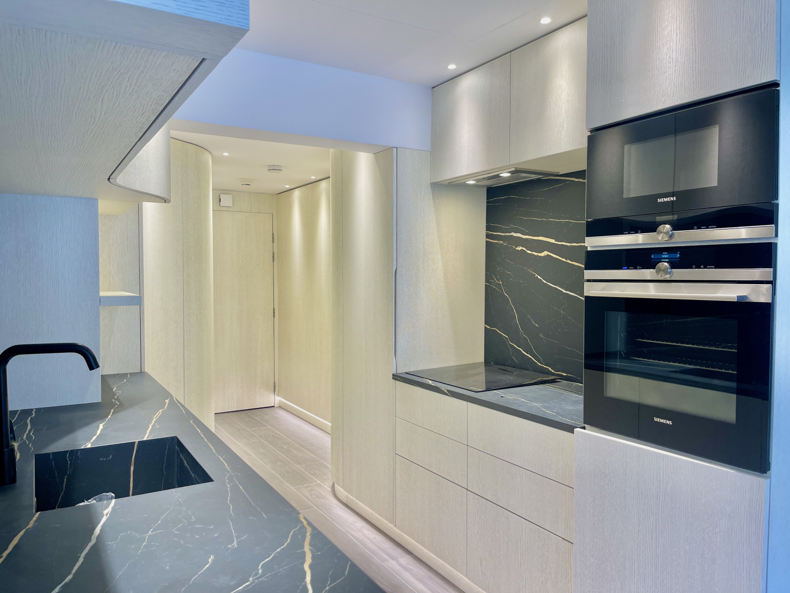 MAGNIFIQUE 2 PIÈCES LUXUEUSEMENT RÉNOVÉ