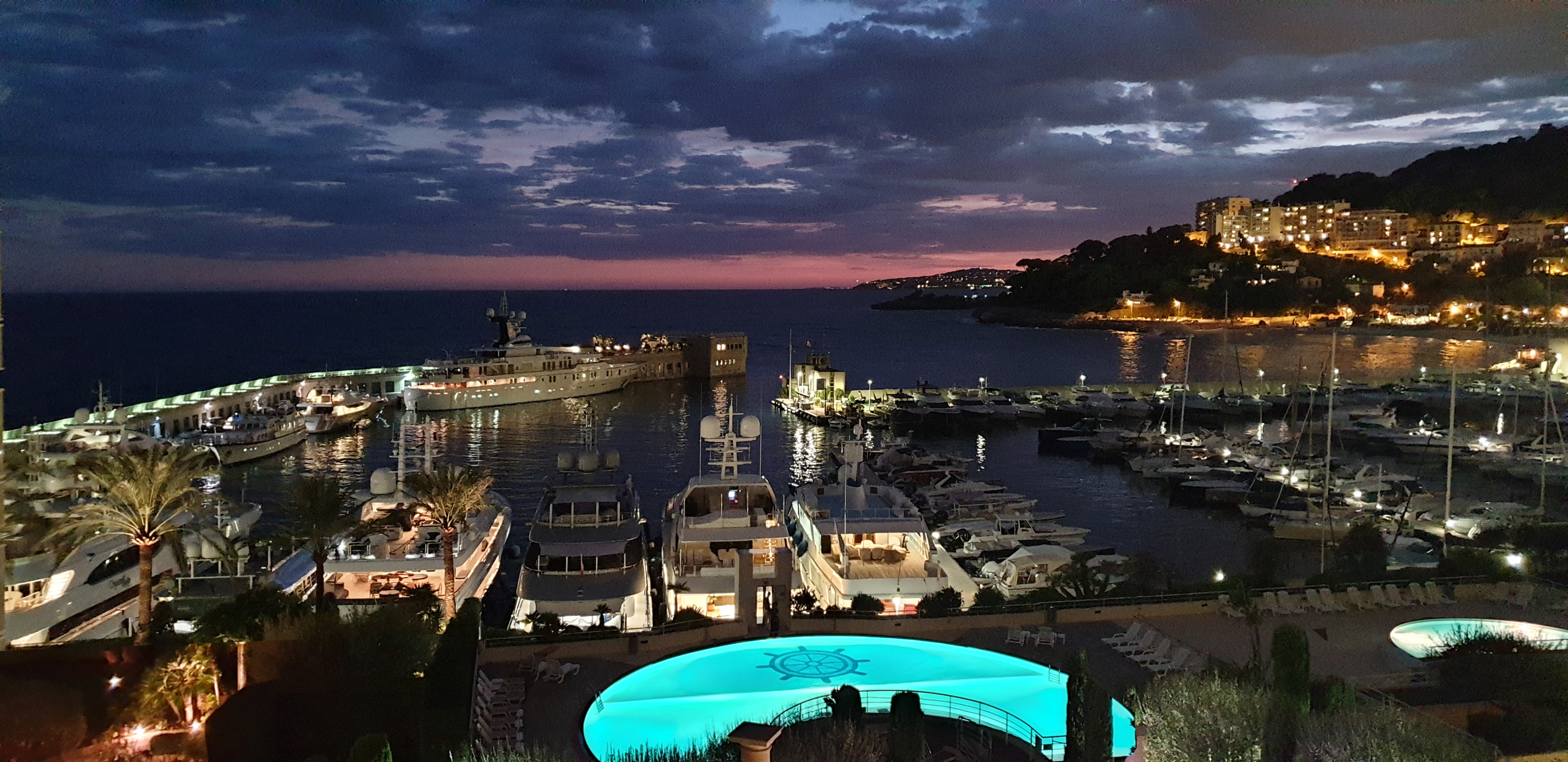 Seaside Plaza : Un Panorama Méditerranéen d'Exception