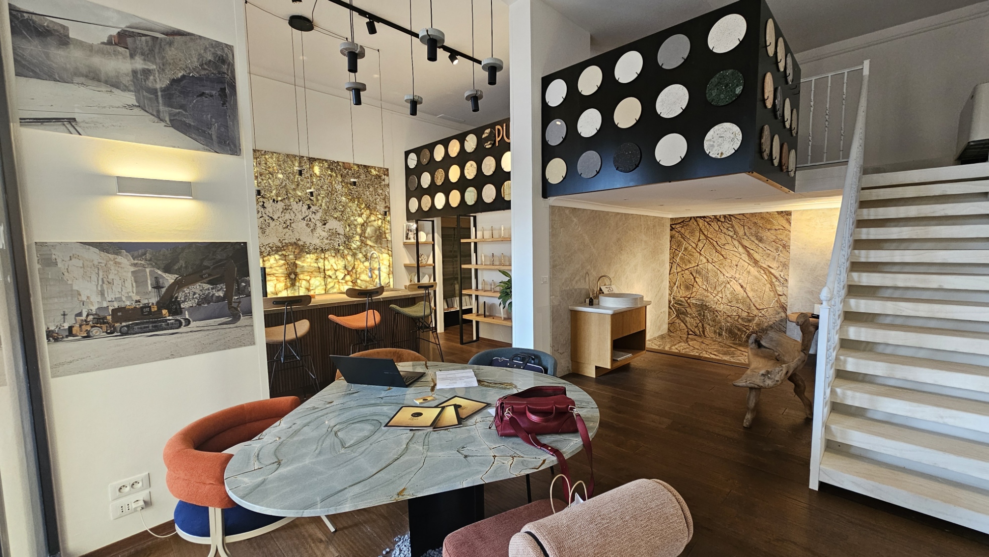 Local commercial avec grande vitrine